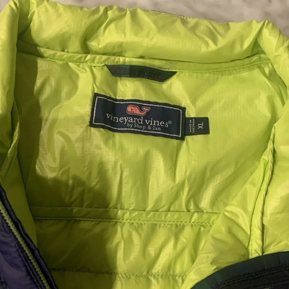 Vineyard Vines Boy’s Blackwatch plaid insulated Packable puffer coat, size XL